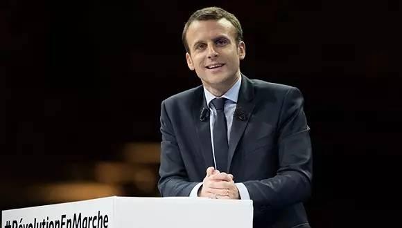 妻子比他大24岁，39岁的法国总统选举首轮获胜者说“她是我生命的一部分，我不会把她藏起来！”