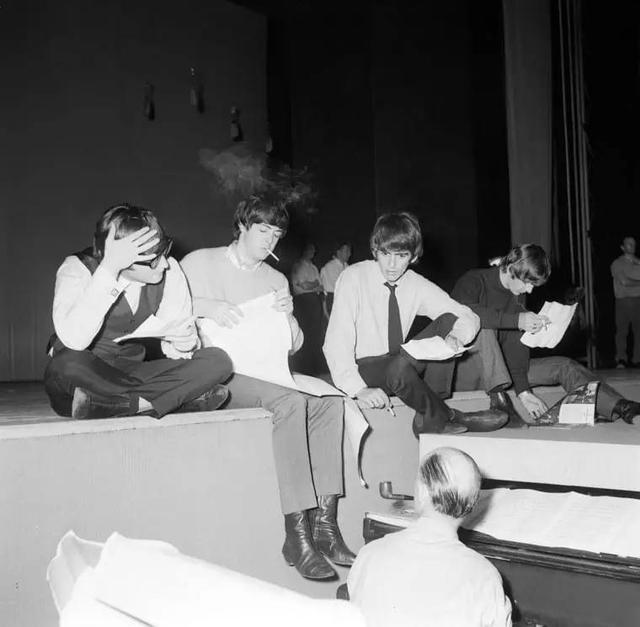 曼森：是披头士的歌暗示我去杀人的