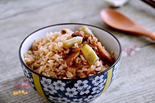 电饭煲别再只用来焖饭了，用它做的五款美食个顶个让你流口水