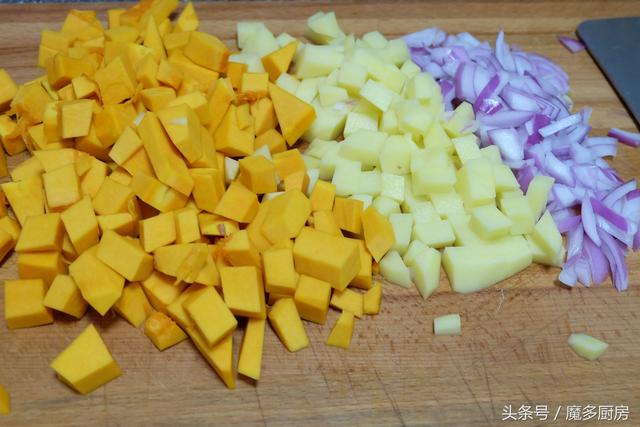 看巧媳妇用南瓜土豆做个营养汤，老公连喝三碗直说好！