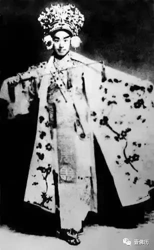 弘一法师李叔同的一生,活出了别人的好几辈子