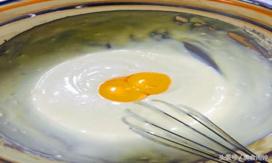 鸡蛋和酸奶的新吃法，做好以后，儿子吃的手发软，你想试一试吗