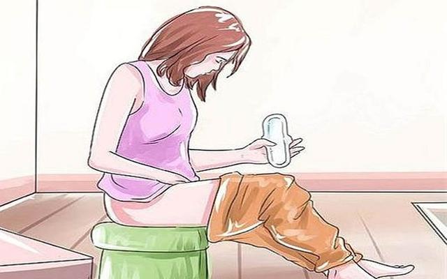 女人怎么用卫生巾呢(偷看女人换卫生巾)