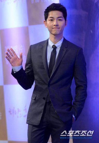 这是杨洋饰演肖奈的《微微一笑很倾城》中的手机号13585904041