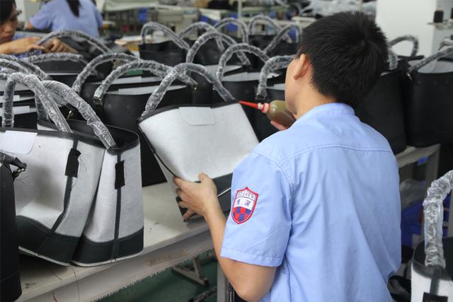 手袋厂流程(手袋厂车间图片)