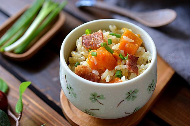 煲饭中加了这个食材，顿时提味不少，轻松吃掉好几碗