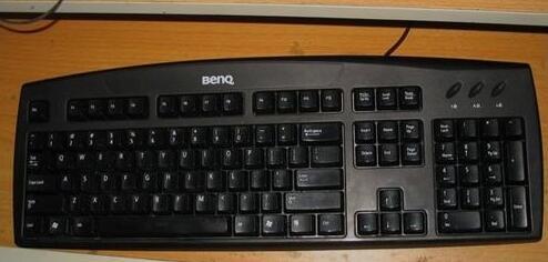 电脑键盘按键为什么会错乱？有什么方法可以修复？