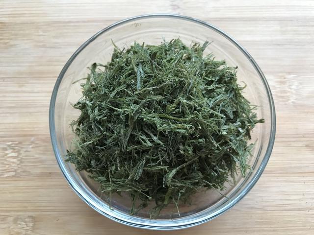 花生米和它一起炒，营养丰富口感好，绝对是一道经典的下酒菜
