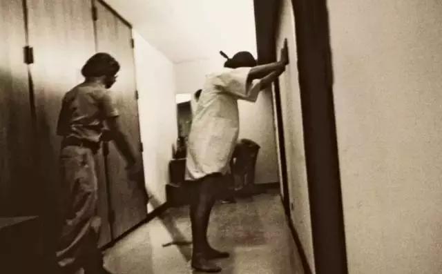 为了90美元，他们在实验里成为真实的恶魔与羔羊，仅6天就已失控