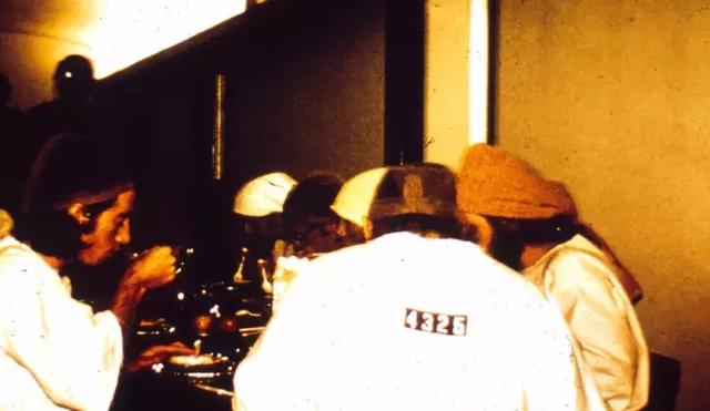 为了90美元，他们在实验里成为真实的恶魔与羔羊，仅6天就已失控