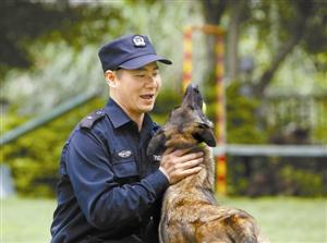 深圳警辅之星：18年守护城市安宁 他和警犬成为了最亲密拍档