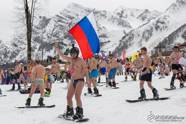 俄罗斯人太会玩了！索契比基尼滑雪狂欢赛，俊男靓女&Music