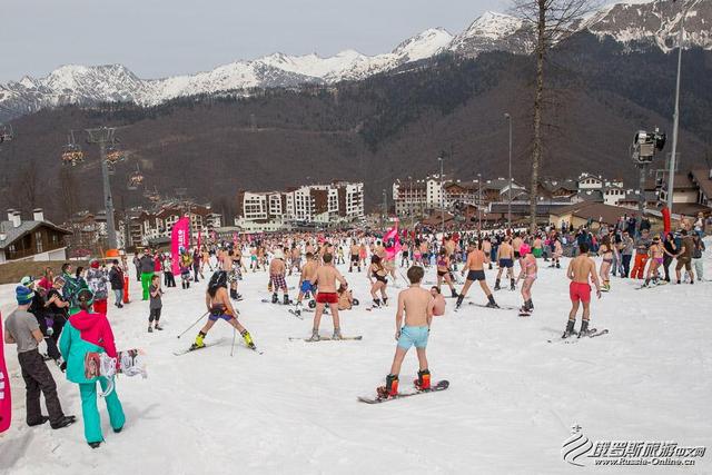 俄罗斯人太会玩了！索契比基尼滑雪狂欢赛，俊男靓女&Music