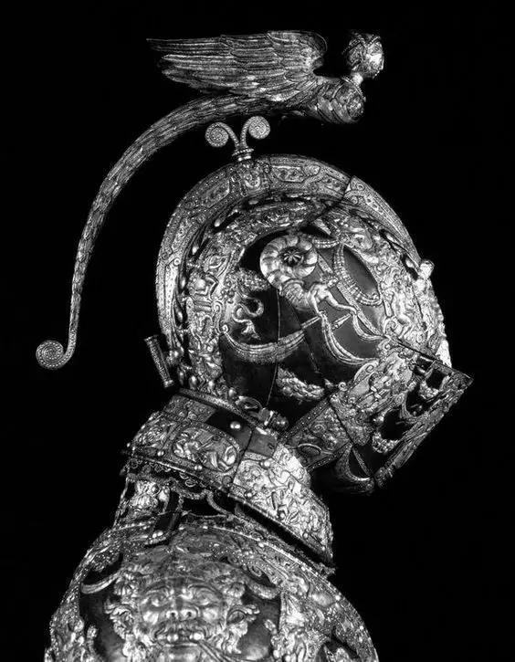 盔甲什么意思(盔甲和软肋是什么意思)