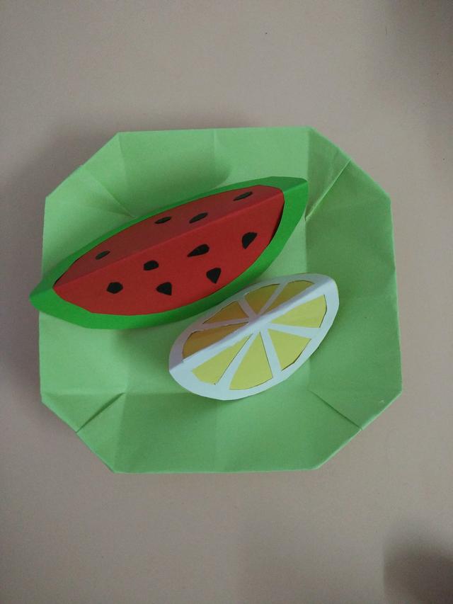 怎么用卡纸做盘子(用正方形纸折樱花)