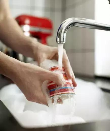 洗碗操作流程(洗碗又快又干净的诀窍)