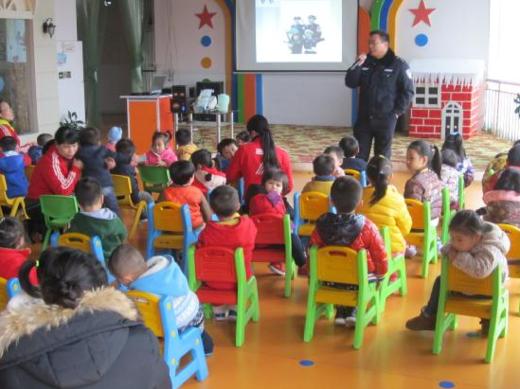 柳州：民警走进幼儿园   宣传防拐防骗知识