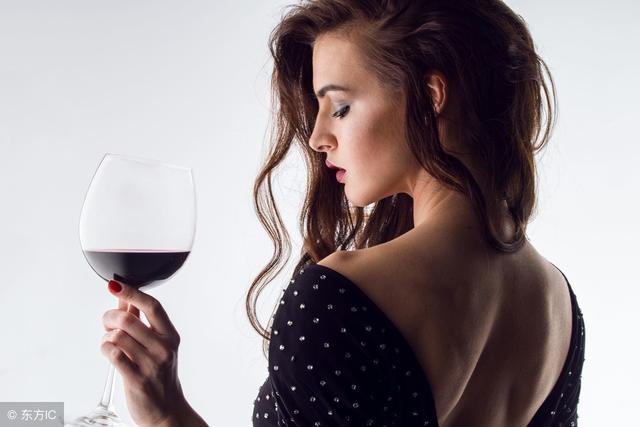 喝红酒不能同时吃什么和喝什么