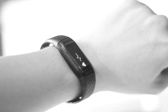 mambo智能手环怎么用(oqwow手环使用教程)