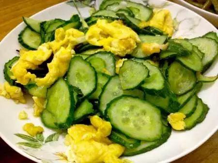 早上和中午都吃黄瓜，晚上少吃，能减肥吗？