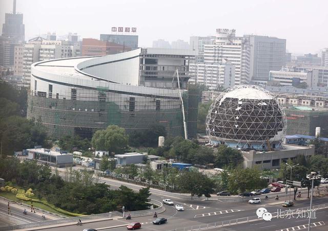 北京科技馆老馆在那里呢？怎么坐车去呢？