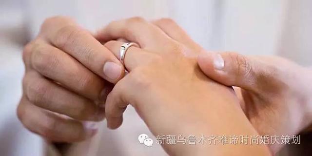 女生戴戒指是戴哪个手啊？