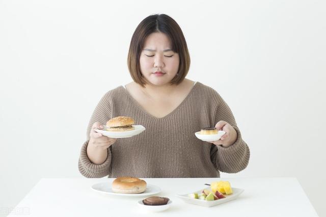 節食減肥的4個危害，你知多少？科學減脂餐應該怎麼吃？
