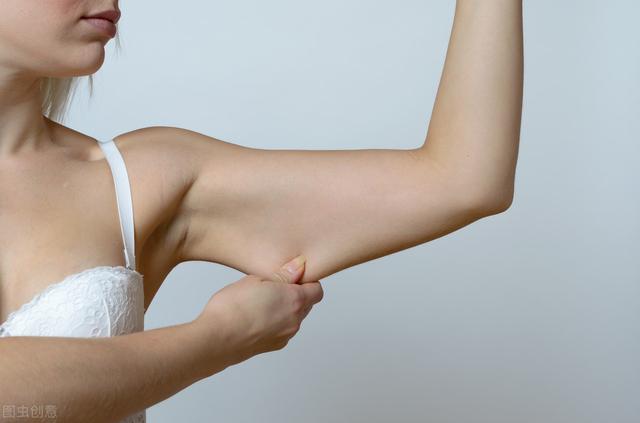 如何減掉手臂上的拜拜肉？這6個動作幫你輕松瘦，甩掉脂肪不反彈