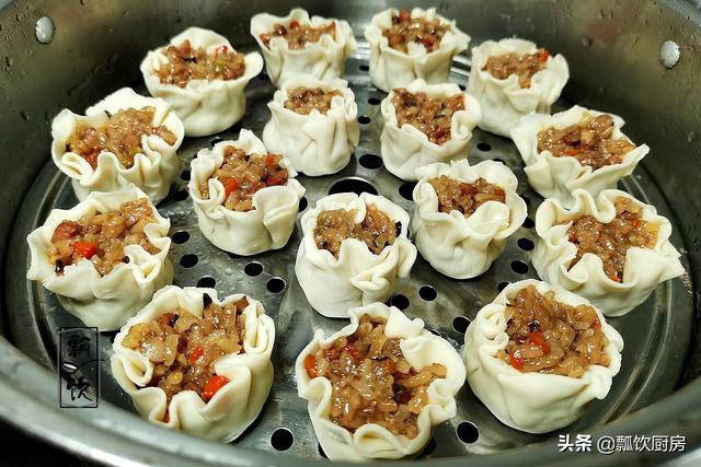 饺子皮与糯米的美味吃搭，不做饺子不吃糕，简单一蒸，家人抢着吃