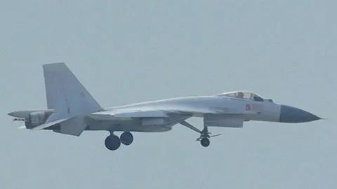 官宣：中国新一代战斗机明年首飞！为什么是FC-31而不是歼-20？