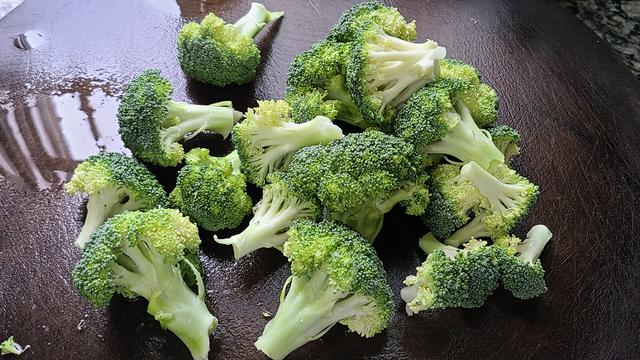 花菜最简单的做法，学会这个家常做法，开胃下饭，天热要多吃