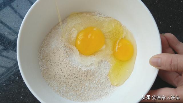 古法蒸面包做法，1碗面粉2个鸡蛋，配方简单蓬松拉丝，比买的还香