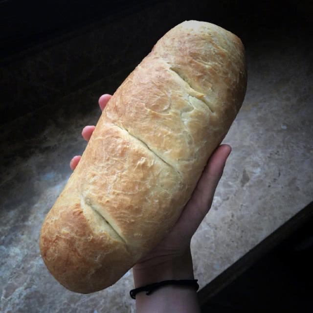 孙莉炫耀多多做牛角包被全家抢光，多多神仙颜值出镜，越来越美了