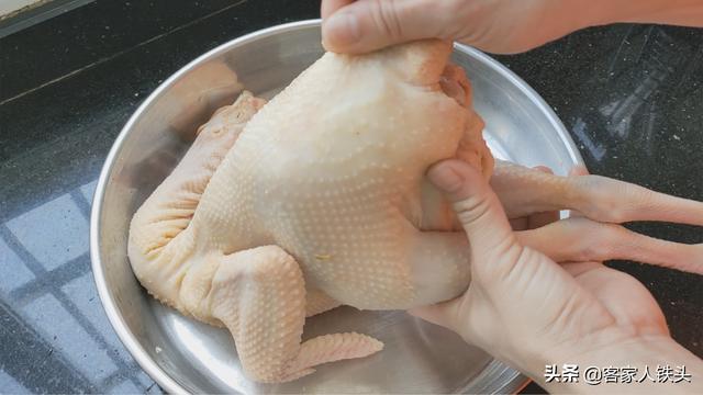 3斤鸡不油炒不白切，教你夏季懒人吃法，营养味美，客人都点名吃