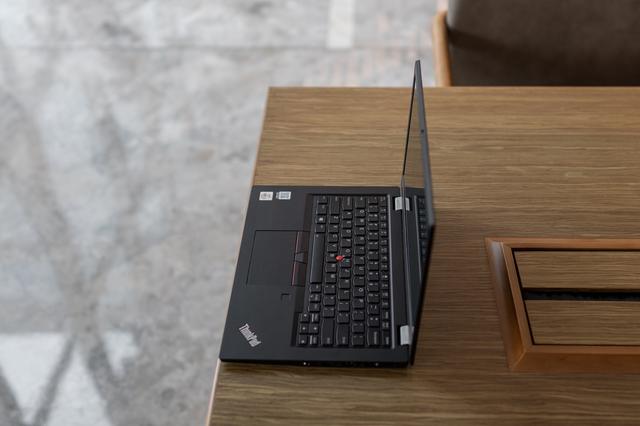 十代酷睿加持，轻薄机身，ThinkPad S2还是那个办公王者吗？