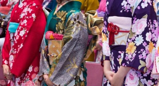 日本盂兰盆节的成人式面临延期或取消