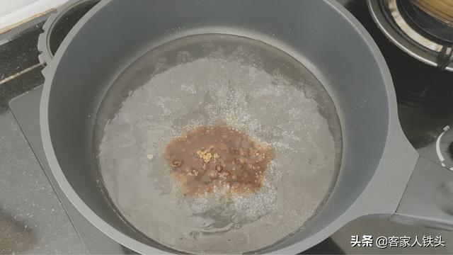 客家一道传统小吃很过瘾，配方好做法简单，12个出锅，好吃到流油