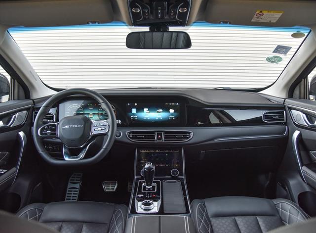 奇瑞又火了，新车标配3块液晶＋12个扬声器，不