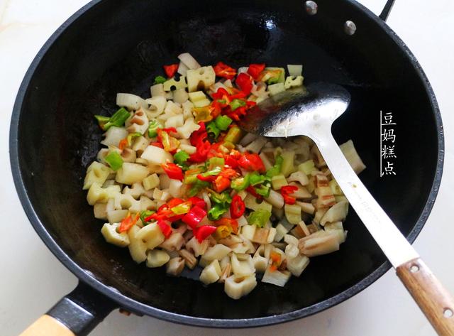 每到8月，我家必做这下饭小菜，咸香脆爽，比肉受欢迎