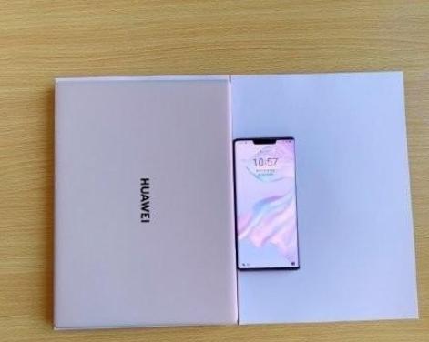 华为轻薄旗舰Matebook X亮相，机身堪比A4纸，配3K触控悬浮全面屏