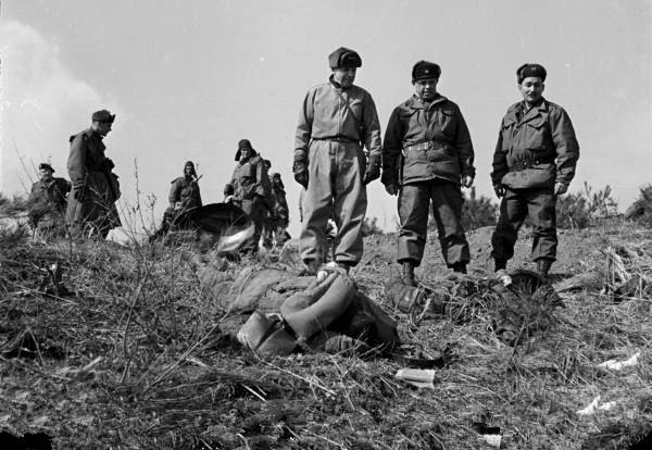 朝鲜战场的烈士 双脚被捆绑 疑似被俘后，，