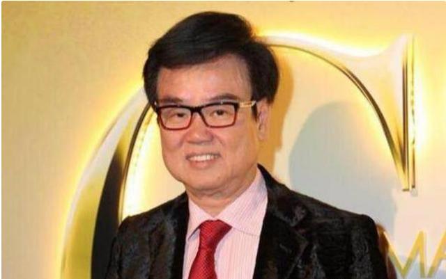 捧红很多演员，妻子患癌都依旧陪在身边，70多岁