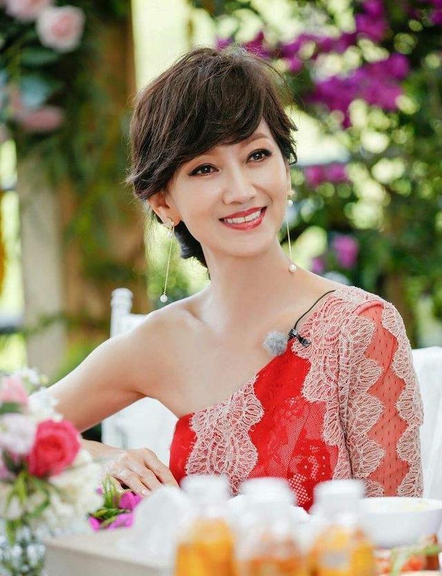 章子怡新剧又改名？压箱2年改名2次，搭配周一围惹人期待