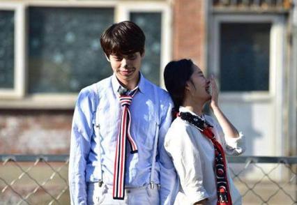 同居|杨幂魏大勋已同居？身穿情侣装还从同一单元楼出来 这次他们怎么解释