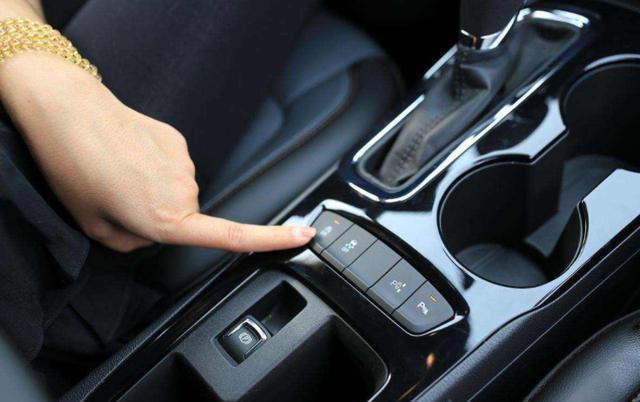 标致408电子手刹怎么用(标致408手刹怎么用)