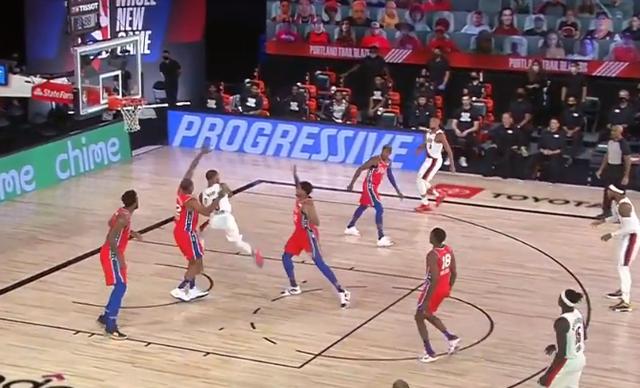 利拉德再演神仙球！轉身後突破，卻砸在哈里斯身上直接進框