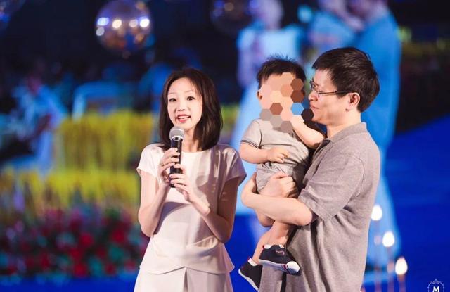淘宝店起家，年赚7个亿，曾涉抄袭的“夫妻档”如今要上市