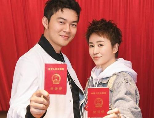 盘点娱乐圈年龄差10岁以上的姐弟恋，看完你羡慕了吗？