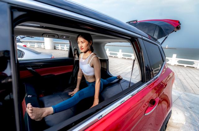 没买车的有福了，这款车凭实力斩获最佳智能紧凑型SUV，不到7万