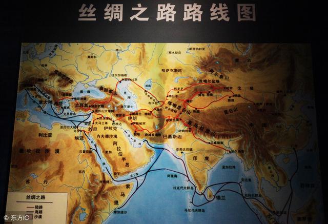 中国哪个朝代起开通了东西方的陆上丝绸之路
